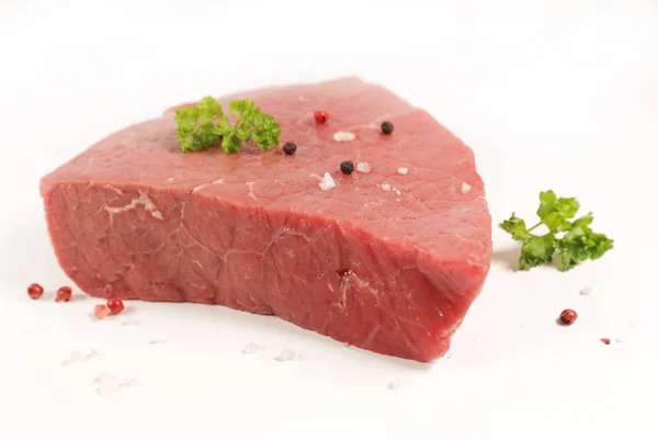 Peça Crua Carne Bovino Isolada Sobre Fundo Branco — Fotografia de Stock
