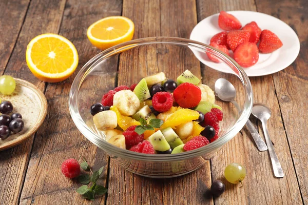 Mixed Fruit Salad Berry Orange Grape Kiwi — Stock Photo, Image