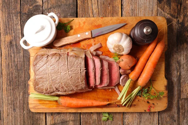 Roast Beef Carrot Sauce Wooden Board — Stock Photo, Image