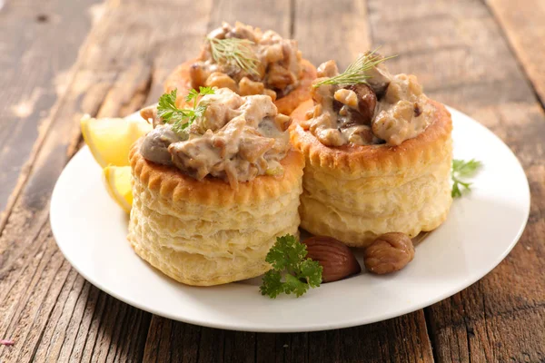 Vol Vent Pâte Feuilletée Aux Champignons Poulet Châtaigne — Photo