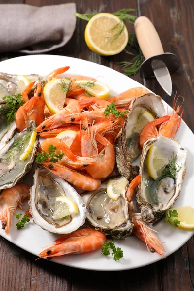 Plato Mariscos Camarones Almejas Ostras — Foto de Stock