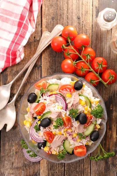 Salada Arroz Com Atum Azeitona Pepino Tomate — Fotografia de Stock