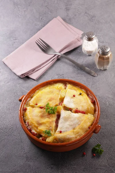 Tartiflette Piatto Francese Con Patate Pancetta Formaggio — Foto Stock