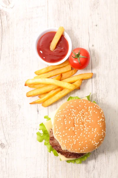 Hamburger Frytkami Ketchup — Zdjęcie stockowe