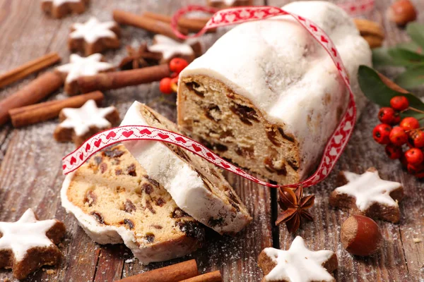 Stollen Weihnachtsgebäck Und Dekoration — Stockfoto