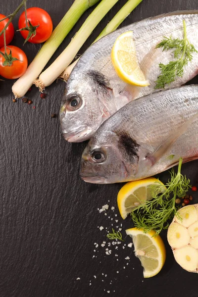 Fisk Och Ingrediens Ovanifrån — Stockfoto