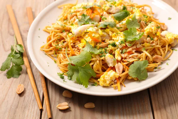 Fried Noodles Chicken Egg Chicken Herb — Stock Photo, Image