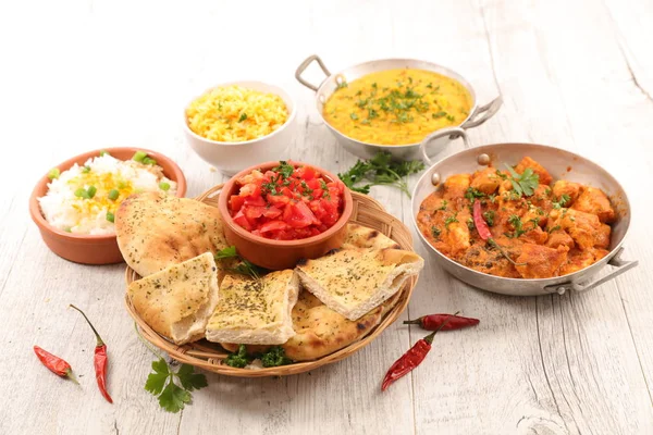 Assortiment Van Indiaas Voedsel Brood Rijst Kip Linzen — Stockfoto