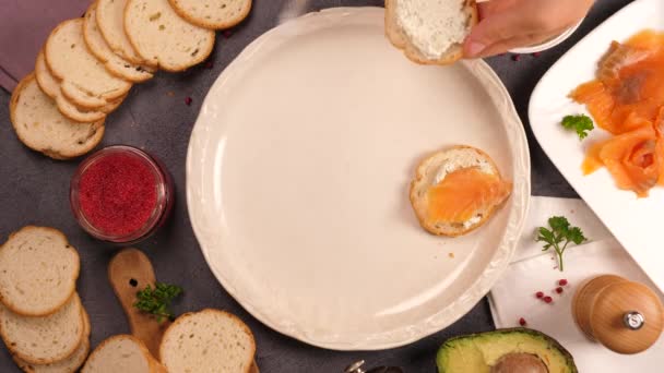 Cocina Buffet Con Pan Nata Salmón — Vídeo de stock