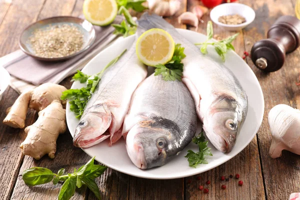 Fisk Dorado Med Ingrediens För Recept — Stockfoto