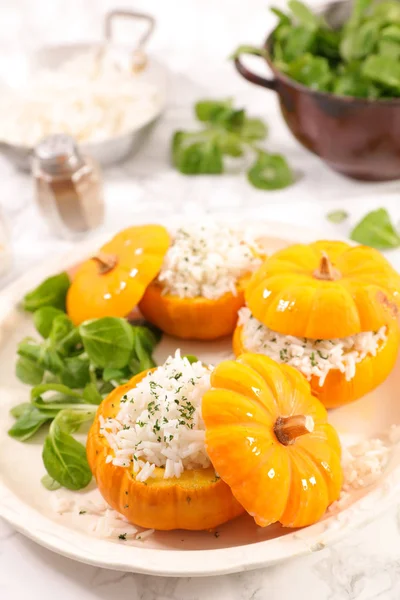 Abóbora Cheia Arroz Salada — Fotografia de Stock