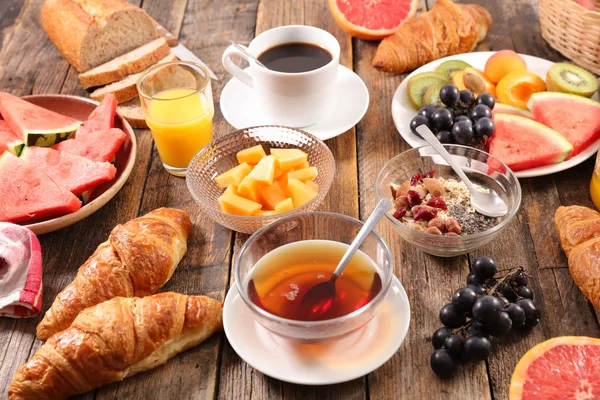 Gesundes Frühstück Mit Kaffee Tee Brot Müsli Und Obst — Stockfoto