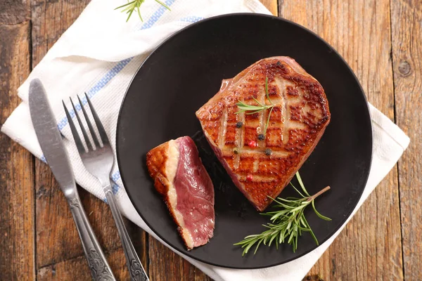 Gebakken Eendenfilet Eendenborst Met Peper Rozemarijn — Stockfoto