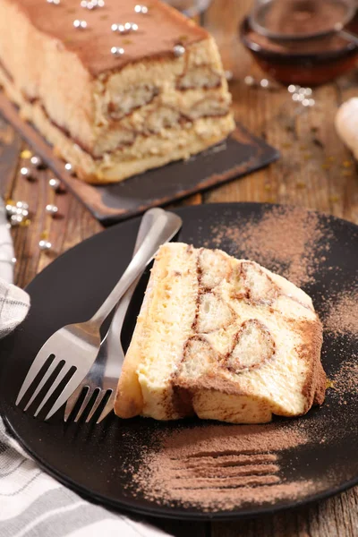 Pastel Tiramisú Festivo Sobre Fondo Madera — Foto de Stock