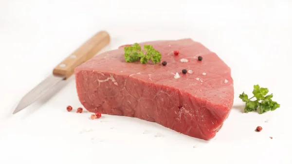 Carne Cruda Aislada Sobre Fondo Blanco — Foto de Stock