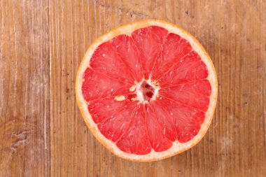 Pembe greyfurt. Yarı sulu, üst manzara.