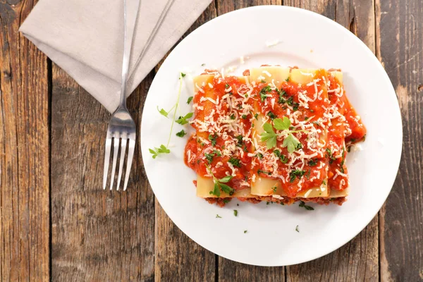 Cannelloni Met Gehakt Tomatensaus — Stockfoto