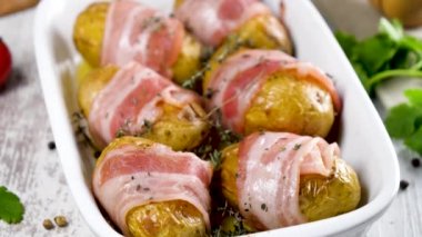 Pastırmalı patateslerin yakın plan görüntüsü