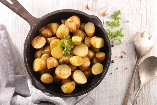 Pomme Terre Rôtie Avec Herbe Vue Dessus — Photo