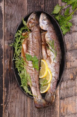 Limonlu ve otlu fırında balık