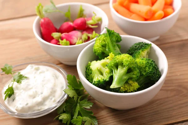 Broccoli Radish Carrot Dipping Sauce — Stock Photo, Image