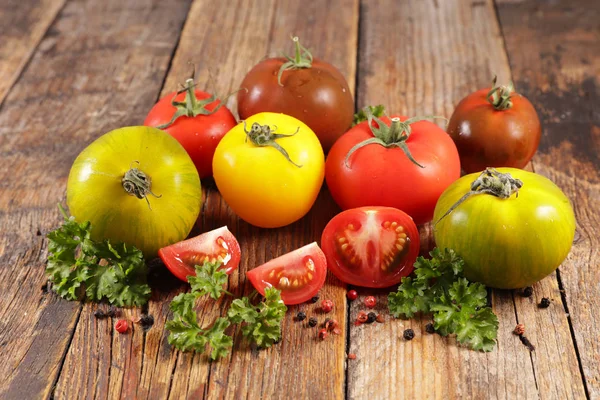 Selectie Van Tomaten Met Peterselie — Stockfoto