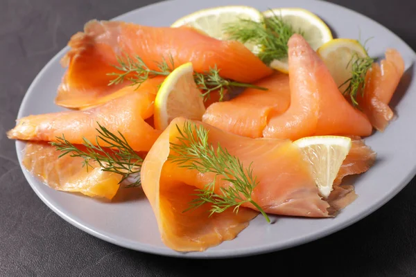 Rökt Lax Med Citron Och Dill — Stockfoto