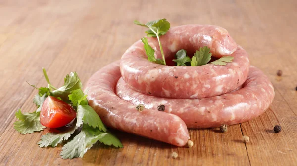 Salsiccia Con Erbe Pomodoro Fondo Legno — Foto Stock