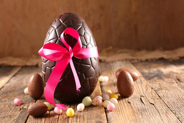 Ovo Páscoa Chocolate Fundo Madeira — Fotografia de Stock
