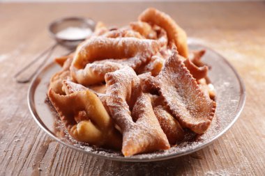 Geleneksel Fransız böceği. Şekerli çörek.