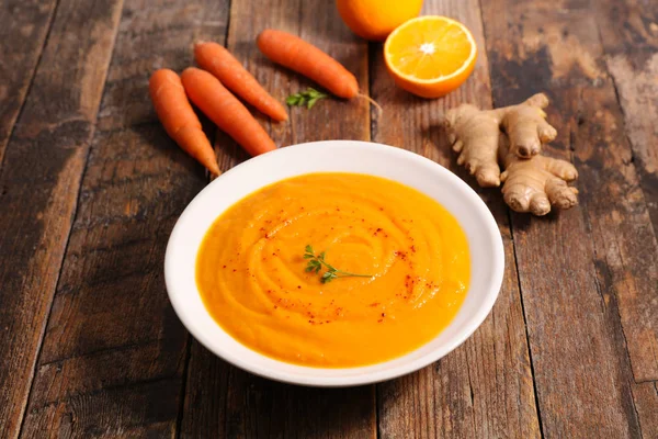 オレンジとショウガとニンジンのスープ — ストック写真