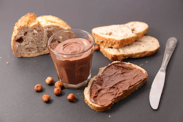 Хлеб Шоколадом Фундуком — стоковое фото