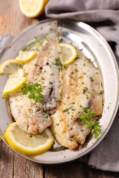 Вкусное Рыбное Филе Лимоном Травами — стоковое фото