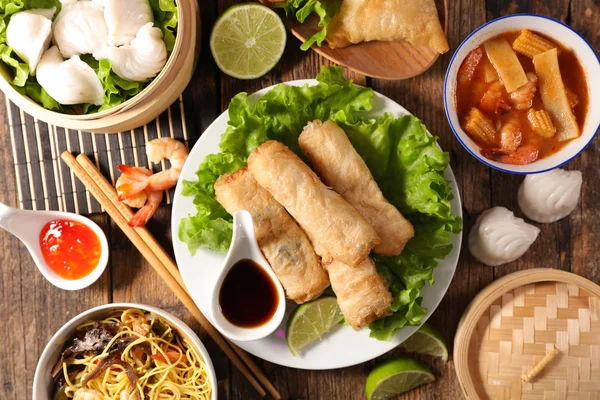 Assortiment Van Aziatische Voedsel Loempia Noodles Soep Dim Sum — Stockfoto