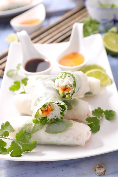 Rouleau Printemps Frais Avec Sauce Plat Asiatique — Photo