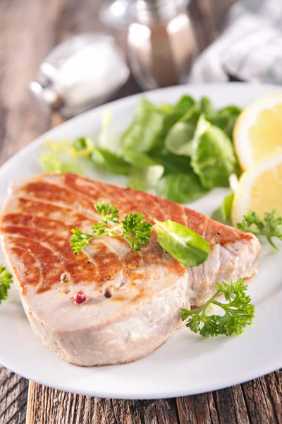 Grilled Tuna Fish Salad — Stockfoto