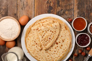 Malzemeli krep, reçel ve çikolatalı.