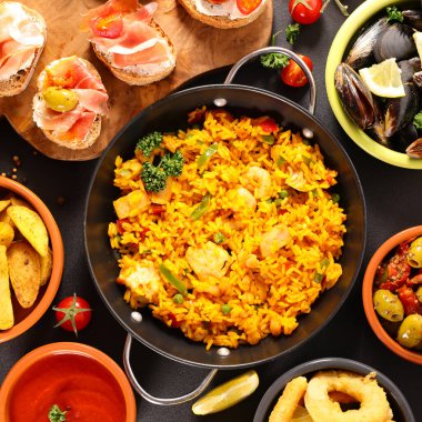 İspanyol yemekleri- paella, tapas, midye, patatas bravas