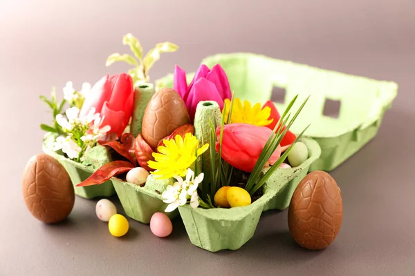 Коробка Яйце Шоколадним Яйцем Тюльпаном Прикраса Великдень — стокове фото