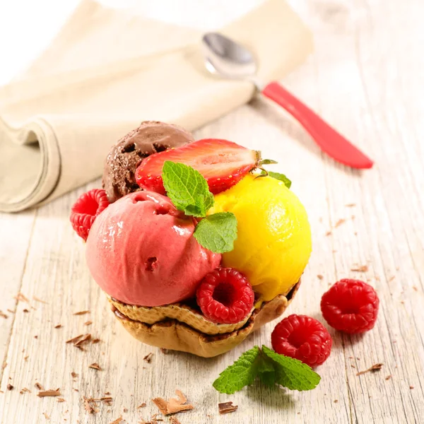 Gelato Ciotola Con Frutta — Foto Stock