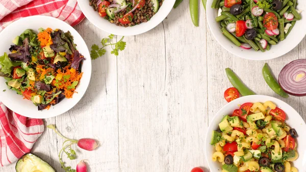 Variedade Tigela Salada Vegetariana Com Lentilhas Abacate Tomate Feijão Macarrão — Fotografia de Stock