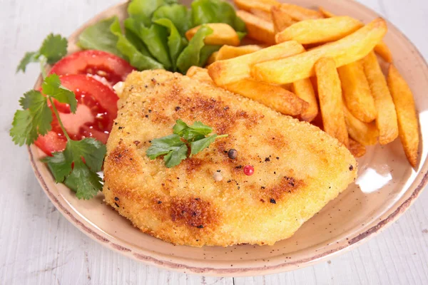 Frites Cordon Bleu Avec Salade — Photo