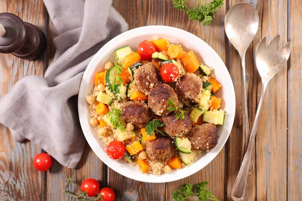 Couscous Légumes Boulettes Viande Assiette — Photo