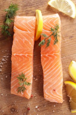 Limonlu fırında somon.