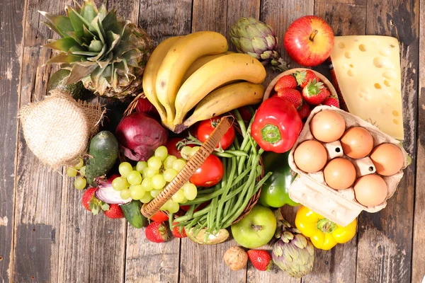 Assortiti Latticini Frutta Verdura Fondo Legno — Foto Stock