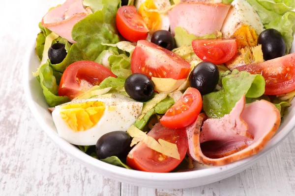 Mixed Vegetable Salad Tomato Ham Egg Olive Lettuce — Stock Photo, Image