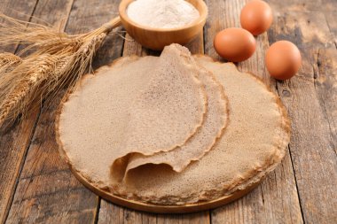 Ahşap kaplamalı karabuğday krepi.