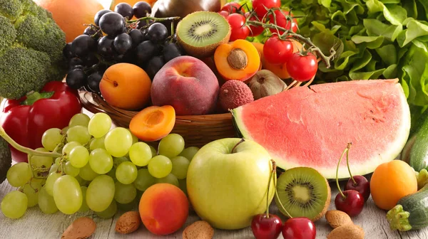 Estate Assortiti Frutta Verdura Composizione — Foto Stock