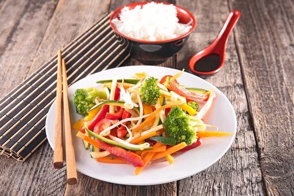 Asiatisk Mat Stekt Grönsak Med Broccoli Morot Zucchini Och Paprika — Stockfoto