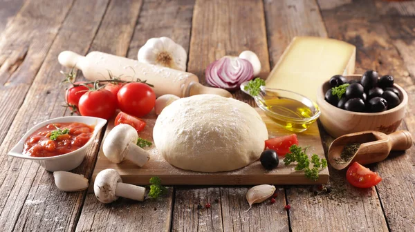 Raw Dough Pizza Ingredient Wooden Board — Stock Photo, Image